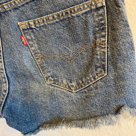 Levi’s 505 Dark Denim Distressed Shorts Size 30” Waist - Picture 2 of 9